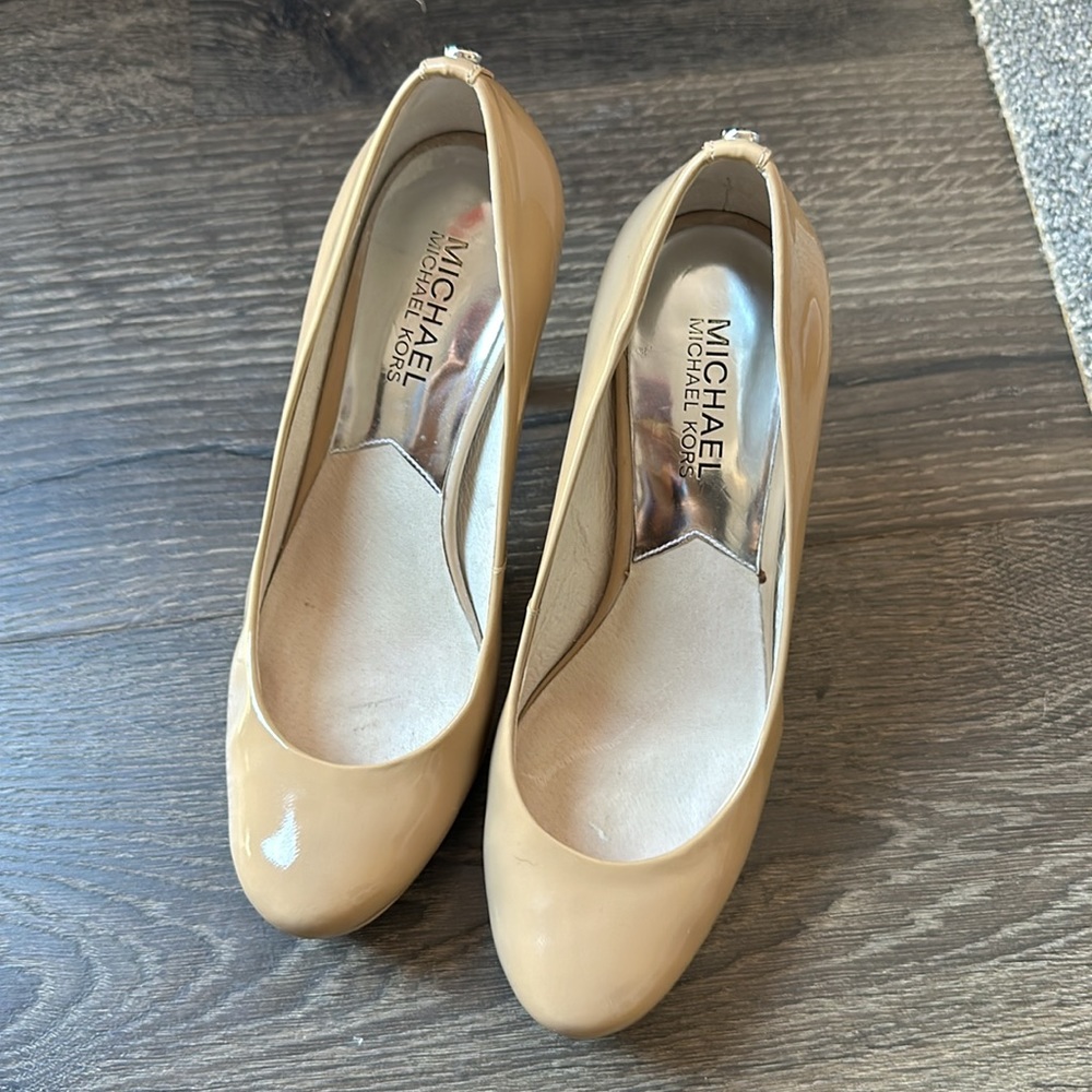 SIZE 6 MICHAEL KORS HEELS PATENT LEATHER